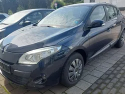 Blau Gebraucht 2010 Renault Mégane III Limousine | 3.500 € (Etwas zu teuer)