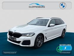 Weiß Gebraucht 2022 BMW 530e M Sport Kombi | 37.985 € (Fairer Preis)