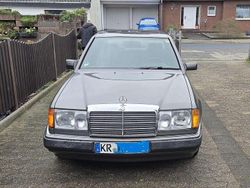 Grau Gebraucht 1992 Mercedes 250 Limousine | 7.500 €