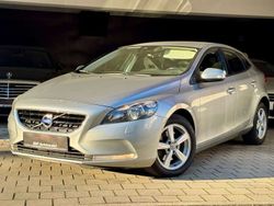 Silber Gebraucht 2014 Volvo V40 Kinetic Kombi | 8.950 € (Fairer Preis)