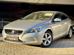 Silber Gebraucht 2014 Volvo V40 Kinetic Kombi | 10.950 € (Fairer Preis)