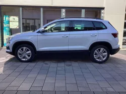 Moon white perleffekt (metallic) Gebraucht 2024 Skoda Karoq Selection SUV | 29.950 € (Guter Preis)