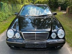 Schwarz Gebraucht 2001 Mercedes E270 Avantgarde Limousine | 8.990 €