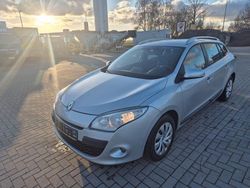 Grau Gebraucht 2012 Renault Mégane III Expression Limousine | 1.699 € (Fairer Preis)