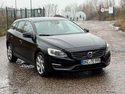 Schwarz Gebraucht 2014 Volvo V60 Momentum Kombi | 10.000 € (Fairer Preis)