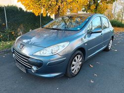Grau Gebraucht 2007 Peugeot 307 Limousine | 2.000 €