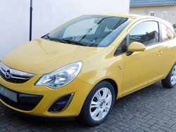 Gelb Gebraucht 2012 Opel Corsa Edition Kleinwagen | 2.900 € (Fairer Preis)