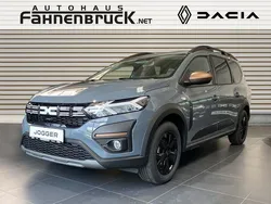 Grau (schiefergrau (grau)) Gebraucht 2024 Dacia Jogger Extreme Van / Kleinbus | 26.440 € (Fairer Preis)