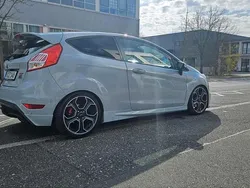 Grau Gebraucht 2016 Ford Fiesta ST Kleinwagen | 13.500 €