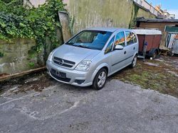 Silber Gebraucht 2004 Opel Meriva Van / Kleinbus | 1.950 € (Etwas zu teuer)