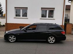 Schwarz Gebraucht 2016 Mercedes E220 AMG Kombi | 16.250 € (Fairer Preis)