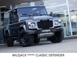 Grey metallic Gebraucht 2015 Land Rover Defender SUV | 78.999 €