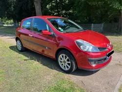 Rot Gebraucht 2006 Renault Clio II Dynamique Limousine | 2.999 € (Etwas zu teuer)