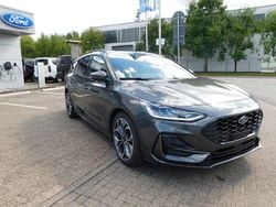 Grau Neu 2025 Ford Focus ST-Line X Limousine | 28.980 € (Guter Preis)