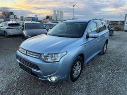 Grau Gebraucht 2014 Mitsubishi Outlander P-HEV SUV | 6.990 € (Guter Preis)