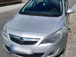 Silber Gebraucht 2011 Opel Astra Design Edition Kombi | 4.300 € (Fairer Preis)
