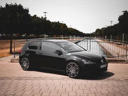 Schwarz Gebraucht 2013 VW Golf VII Comfortline Limousine | 8.900 € (Etwas zu teuer)