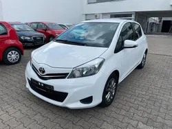 Weiß Gebraucht 2014 Toyota Yaris Edition Limousine | 8.695 € (Fairer Preis)