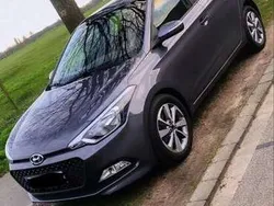 Silber Gebraucht 2016 Hyundai i20 YES! Silver Limousine | 7.000 € (Fairer Preis)