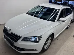 Weiß Gebraucht 2018 Skoda Superb Style Kombi | 13.923 € (Fairer Preis)