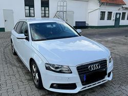 Weiß Gebraucht 2011 Audi A4 Limousine | 6.999 € (Guter Preis)