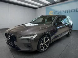Grau Gebraucht 2023 Volvo V60 Plus Kombi | 33.699 € (Fairer Preis)