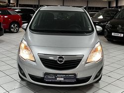 Silber Gebraucht 2012 Opel Meriva Design Edition Van / Kleinbus | 6.800 € (Fairer Preis)