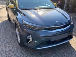 Grau Gebraucht 2020 Kia Stonic Spirit SUV | 19.250 €