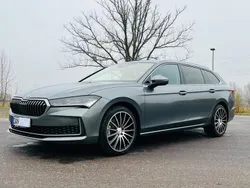 Grau Gebraucht 2024 Skoda Superb LAURIN & KLEMENT Kombi | 41.500 € (Teuer)