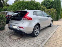 Silber Gebraucht 2015 Volvo V40 Linje You! Kombi | 14.000 € (Etwas zu teuer)
