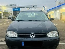 Schwarz Gebraucht 2002 VW Golf Limousine | 2.700 € (Fairer Preis)