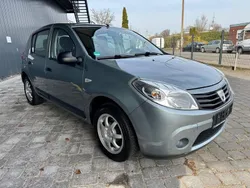 Silber Gebraucht 2009 Dacia Sandero Ambiance Kleinwagen | 2.900 € (Teuer)