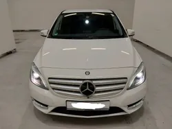 Weiß Gebraucht 2013 Mercedes B180 Sport Van / Kleinbus | 6.900 € (Guter Preis)