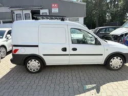 Weiß Gebraucht 2005 Opel Combo Van / Kleinbus | 4.490 € (Teuer)