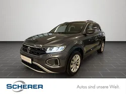 Indiumgrau metallic (metallic) Gebraucht 2025 VW T-Roc Life SUV | 29.300 € (Superpreis)