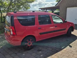 Rot Gebraucht 2009 Dacia Logan Limousine | 2.900 € (Teuer)