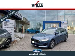 Chromablau metallic Neu 2024 Ford Focus Titanium Kombi | 27.500 € (Fairer Preis)