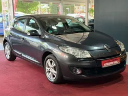 Grau Gebraucht 2012 Renault Mégane III Expression Limousine | 5.890 € (Fairer Preis)