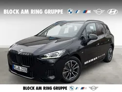 Saphirschwarz metallic Gebraucht 2024 BMW 223 Active Tourer M Sport Van / Kleinbus | 39.490 € (Fairer Preis)