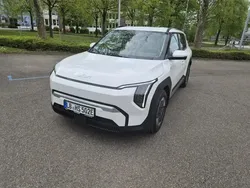 Schneeweis perleffekt Gebraucht 2025 Kia EV3 3 SUV | 39.990 € (Etwas zu teuer)