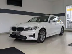 Weiß Gebraucht 2020 BMW 320 Sport Line Kombi | 16.880 € (Fairer Preis)