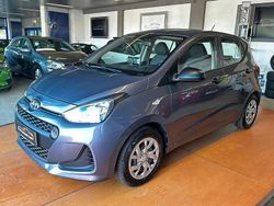 Grau Gebraucht 2017 Hyundai i10 Classic Kleinwagen | 11.190 € (Etwas zu teuer)