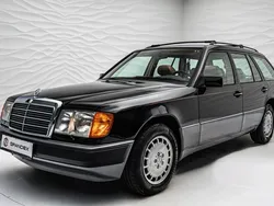 Schwarz Gebraucht 1992 Mercedes E300 | 29.900 €