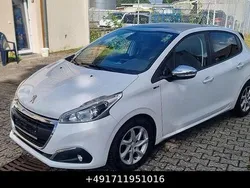 Weiß Gebraucht 2016 Peugeot 208 Style Kleinwagen | 6.800 € (Fairer Preis)