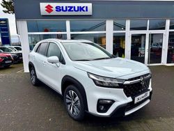 Cool white pearl metallic Neu 2025 Suzuki SX4 S-Cross Comfort+ Limousine | 34.680 € (Etwas zu teuer)