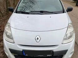 Weiß Gebraucht 2012 Renault Clio IV Limousine | 2.500 € (Fairer Preis)