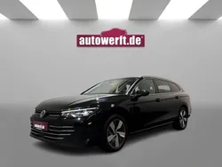 Grenadillschwarz metallic Gebraucht 2024 VW Passat Business Kombi | 30.990 € (Fairer Preis)