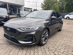 Magnetic grau metallic Neu 2025 Ford Focus ST-Line X Kombi | 28.790 € (Guter Preis)