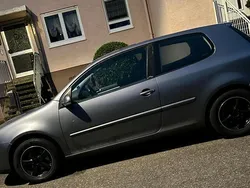 Grau Gebraucht 2004 VW Golf IV Kleinwagen | 1.800 € (Fairer Preis)