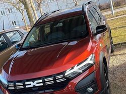 Rot Gebraucht 2023 Dacia Jogger Extreme Van / Kleinbus | 23.799 €